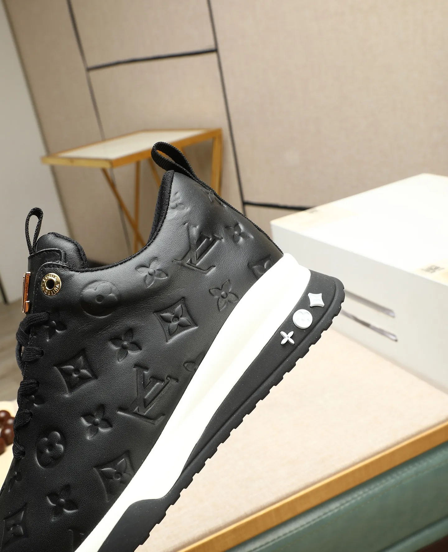 Men's shoes 💰520 📛📛【LOUIS VUITTON】Louis Vuitton official website synchronized new products 👟Milan fashion catwalk style 🇰🇾🇰🇾LV family logo, celebrity style, a must-have for fashionistas ⚠️First-layer calfskin ➕Mesh lining ➕Official website original version special outsole 👞Number 39-44 (38 45 46 customized)